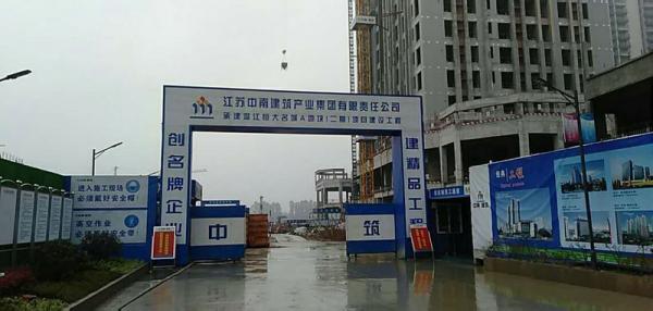 海南州温江恒大项目成品玻璃钢化粪池安装现场